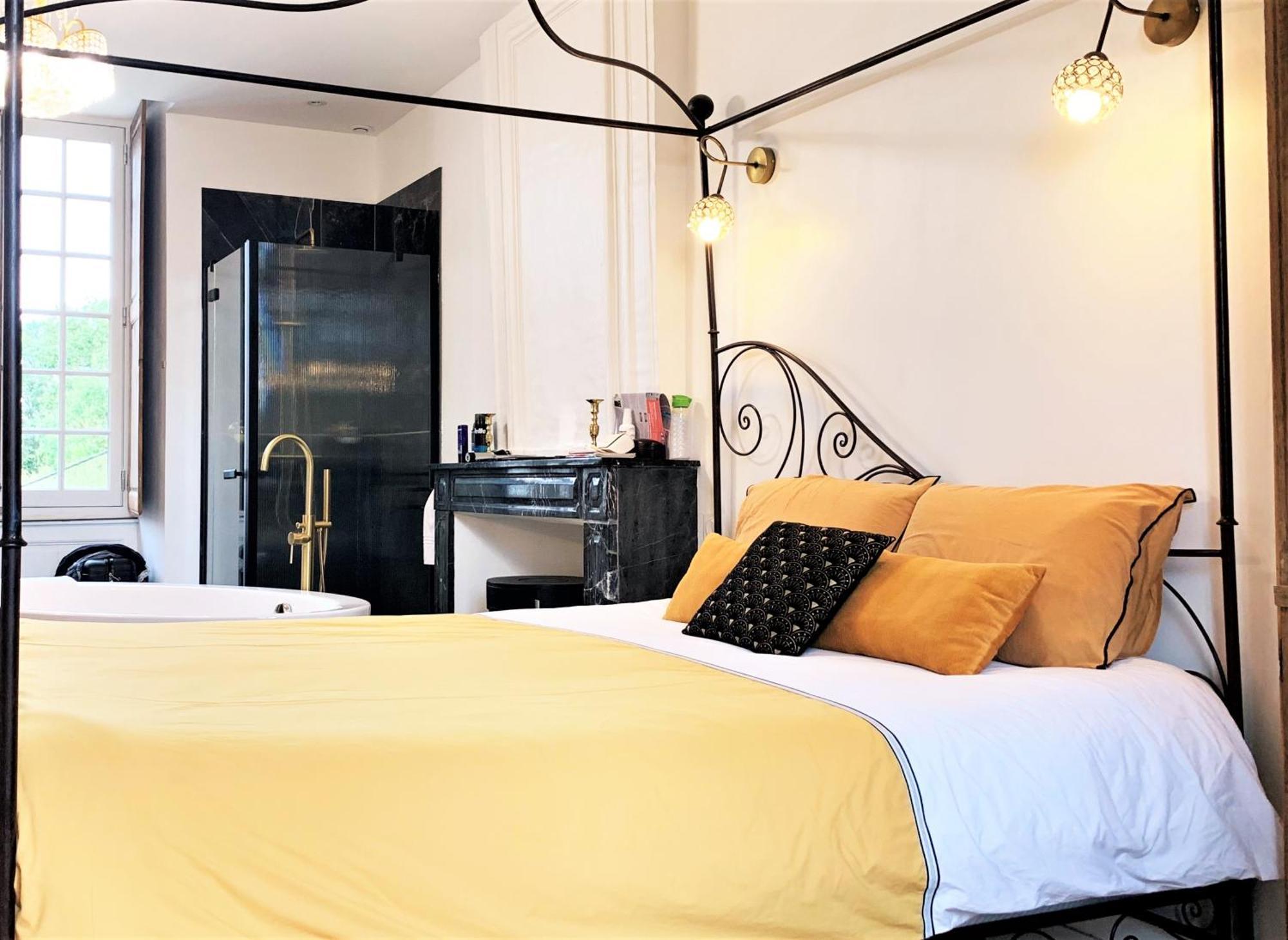 Bed and Breakfast Le Bas Chitray Ménil Zewnętrze zdjęcie
